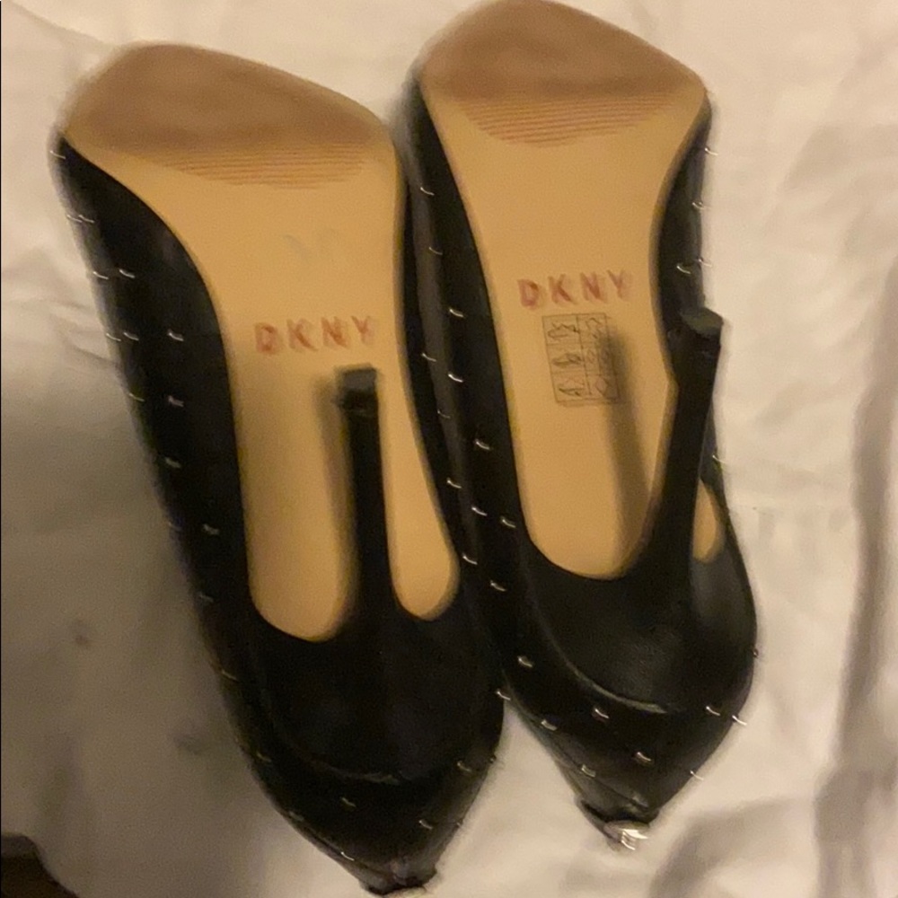 Heels - Picture 2 of 3